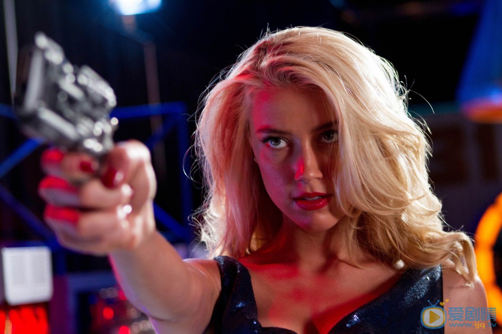 艾梅柏·希爾德個人資料簡介 艾梅柏·希爾德《彎刀殺戮》劇照