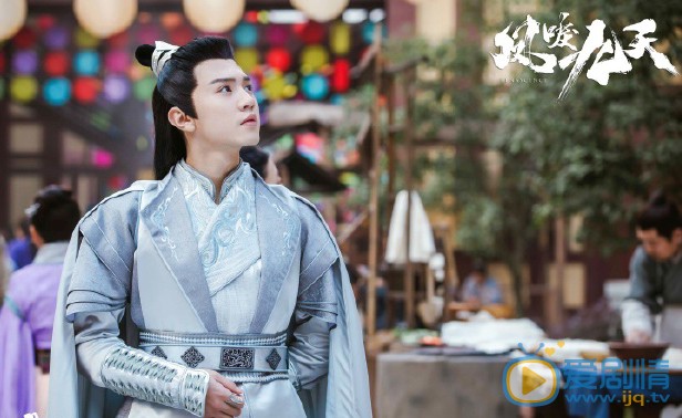 鳳唳九天主要講述的是什麼？