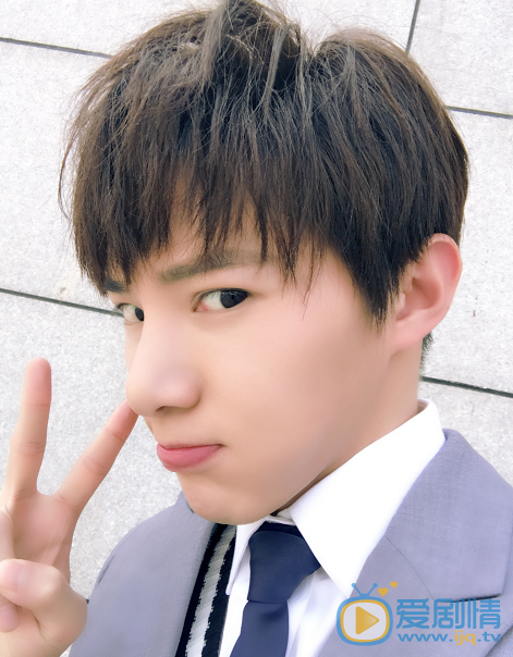 浪花一朵朵祁睿峰是誰演的？祁睿峰扮演者黃聖池個人資料及生活照欣賞