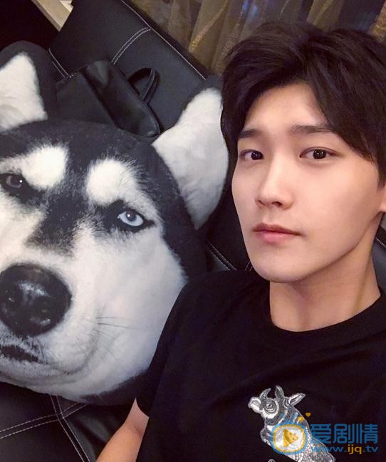 雙世寵妃墨連城是誰扮演的？雙世寵妃墨連城扮演者邢昭林個人資料、寫真及生活照欣賞