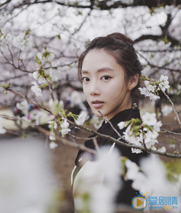 放棄我抓緊我方雅倫是誰演的？王萌黎個人資料簡介