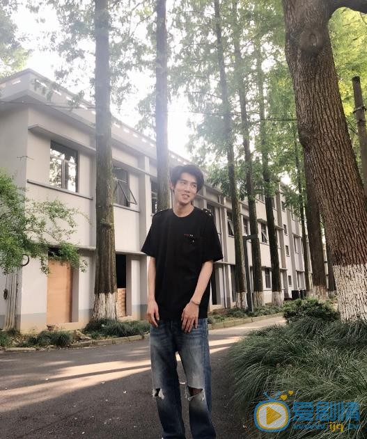 沙海楊好是誰扮演的？沙海楊好扮演著朱戩個人資料、寫真生活照