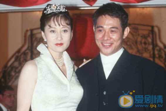 李連杰個人資料簡介 李連杰感情生活 李連杰與利智合照圖片