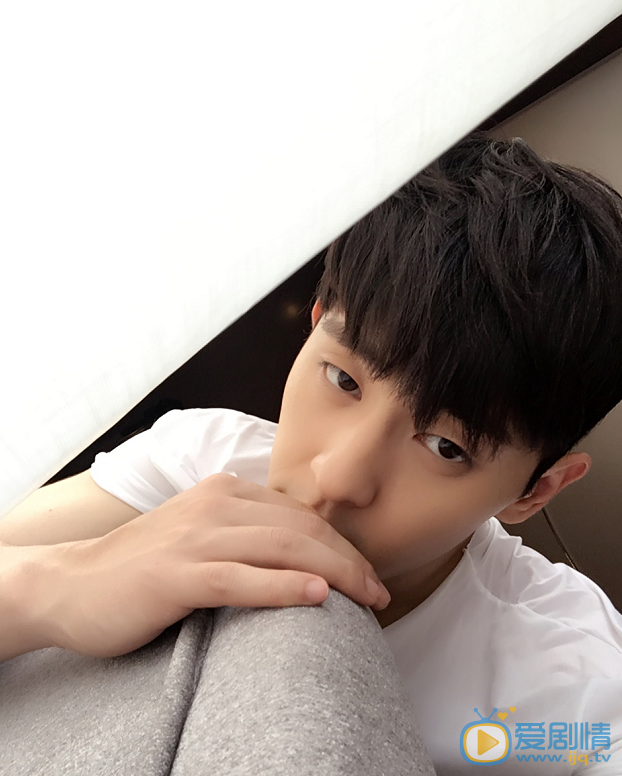 歡樂頌2謝童是誰演的？謝童扮演者鄧倫個人資料生活寫真照欣賞