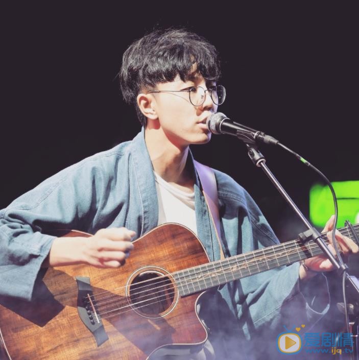 我們的四十年主題曲、插曲什麼？我們的四十年主題曲和插曲是誰唱的？