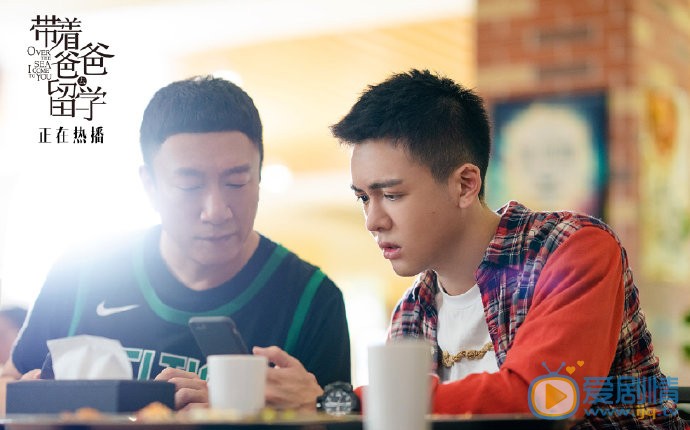 帶著爸爸去留學黃小棟媽媽是誰演的？黃小棟的親生父親到底是誰？