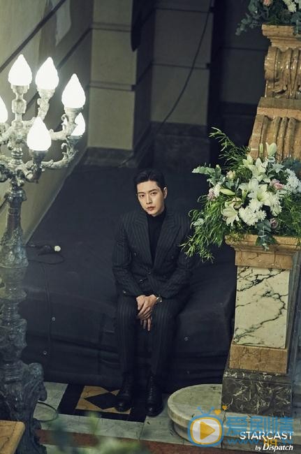 《Man to Man》曝光花絮照 朴海鎮上演多重身份