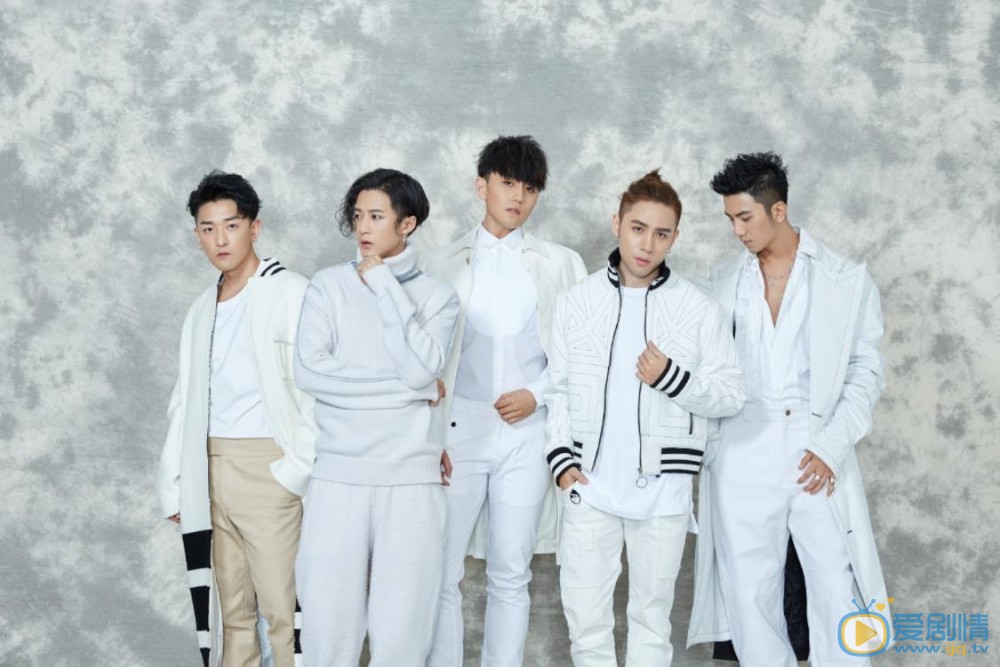 趙泳鑫個人資料簡介 趙泳鑫MIC組合合照寫真