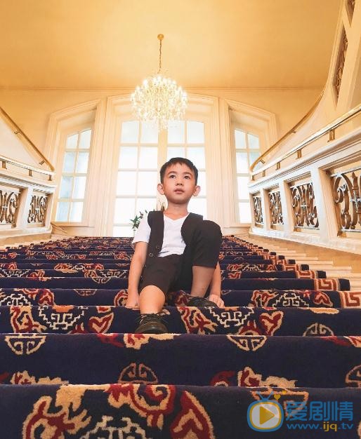 我的體育老師馬瑙是誰演的?馬瑙扮演者劉煜宸個人資料、寫真及生活照欣賞