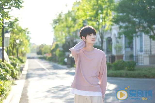 我的鄰居睡不著梁歌和席頌是什麼關係？