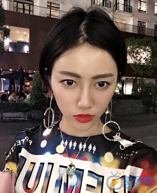 拜託了衣櫥桃巫奇有什麼驚人背景？桃巫奇和鹿晗是什麼關係？