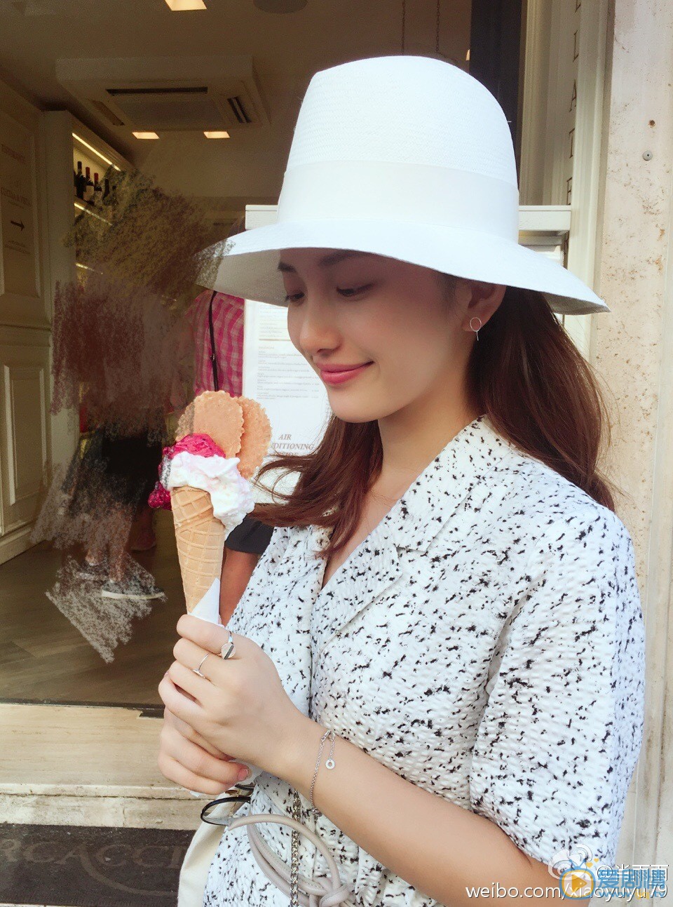 職場是個技術活沈志澤女友小雨扮演者肖雨雨照片欣賞