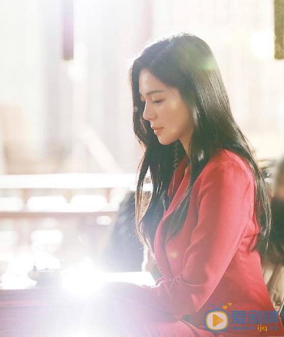 皇后的品格閔宥拉是誰演的？皇后的品格閔宥拉扮演者李伊利雅個人資料、寫真及生活照欣賞