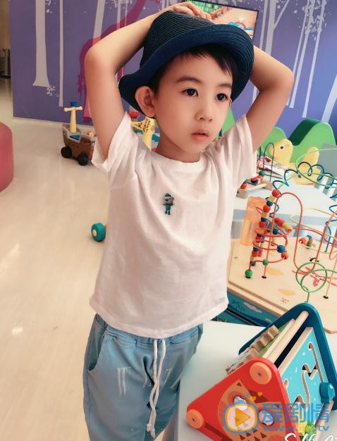 我的體育老師馬瑙是誰演的？馬瑙扮演者劉煜宸個人資料、寫真及生活照欣賞