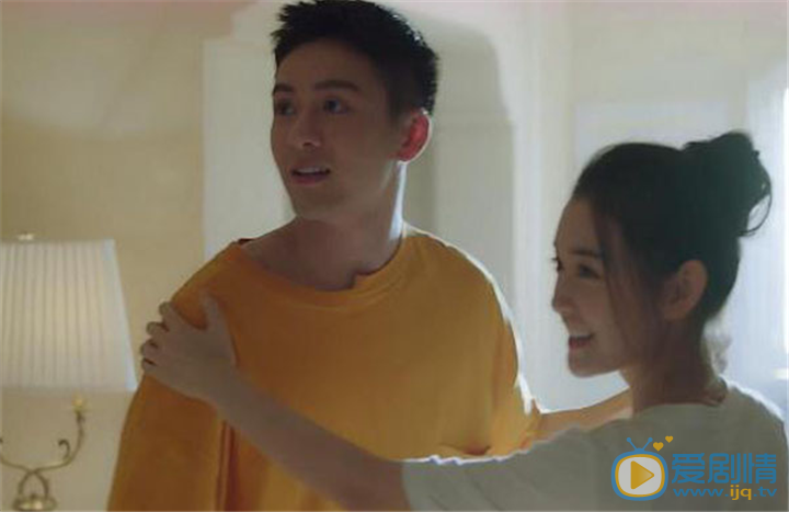 帶著爸爸去留學黃小棟的身世是什麼？他不是黃成棟親生的嗎？ 