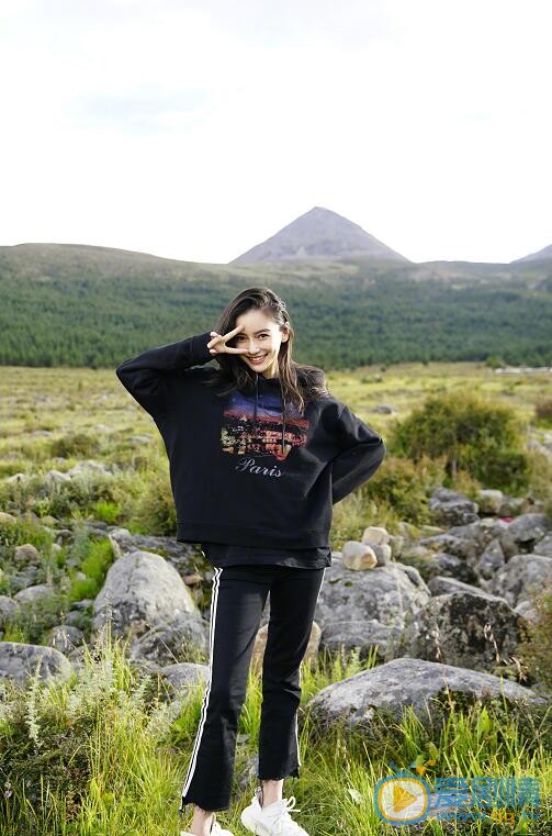  創業時代殺青 Angelababy曝九宮格美照慶祝