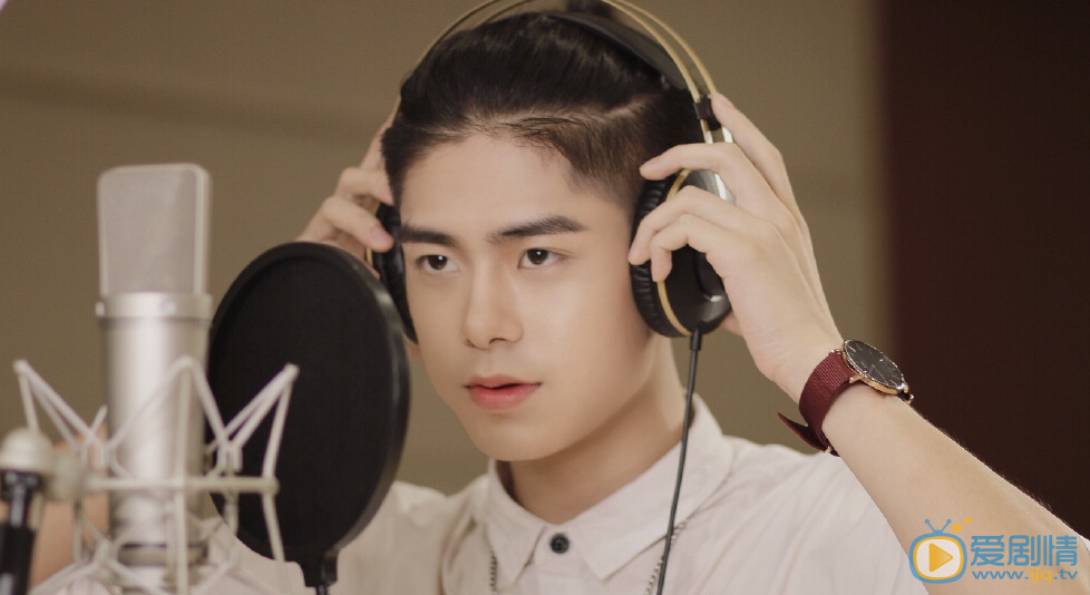 柯博倫個人資料簡介 柯博倫演藝經歷 柯博倫錄歌圖片