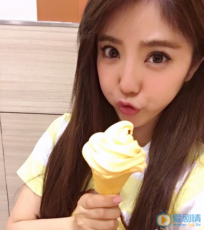 繁星四月李寶英是誰演的?李寶英扮演者趙奕歡個人資料生活私照欣賞