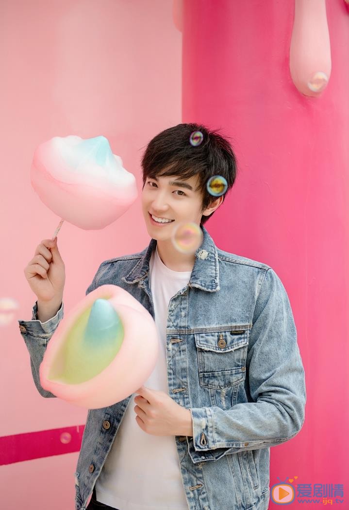 游泳先生藍天是誰扮演的?藍天扮演者嚴禹豪個人資料、寫真及生活照欣賞