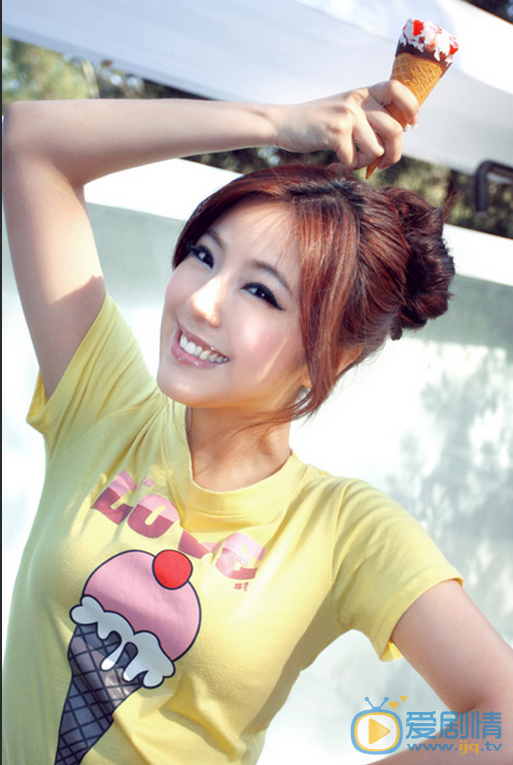 繁星四月李寶英是誰演的？李寶英扮演者趙奕歡個人資料生活私照欣賞