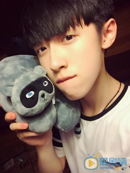 美人為餡夏俊艾（A）是誰扮演的？夏俊艾（A）扮演者張逸傑個人資料及寫真、生活照欣賞