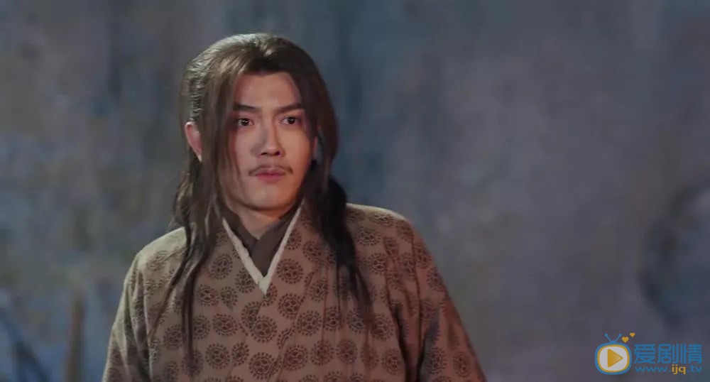 錦衣之下丐叔是由誰飾演的？他是什麼人？