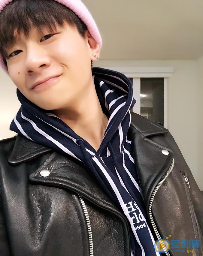 橙紅年代阿瑟是誰扮演的？阿瑟扮演著葉瀏個人資料、寫真生活照