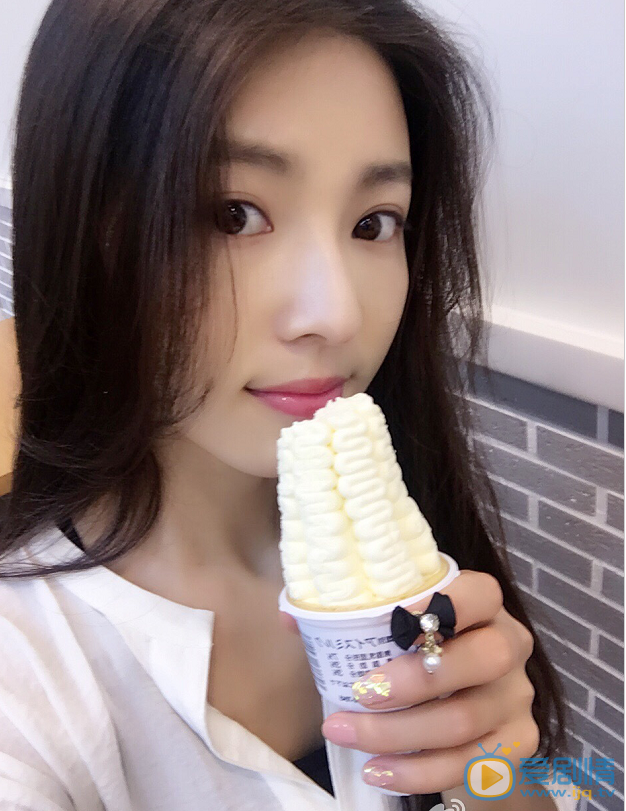  微微一笑很傾城孟逸然是誰扮演的？孟逸然扮演者馬春瑞個人資料及寫真生活照欣賞