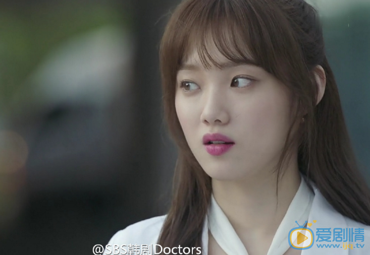 doctors第6集中陳書雨面對自己負責的病患死亡崩潰大哭響起的歌曲的名字是什麼?是誰演唱的?