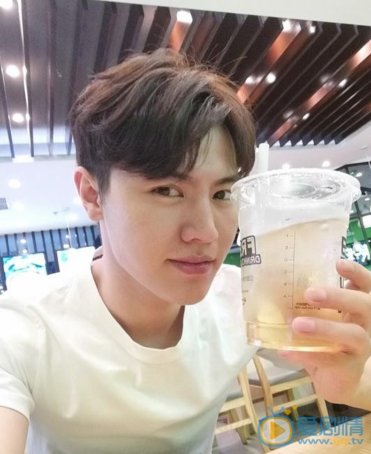 醉玲瓏衛長征是誰扮演的？醉玲瓏衛長征扮演者陳忻澤個人資料、寫真及生活照欣賞