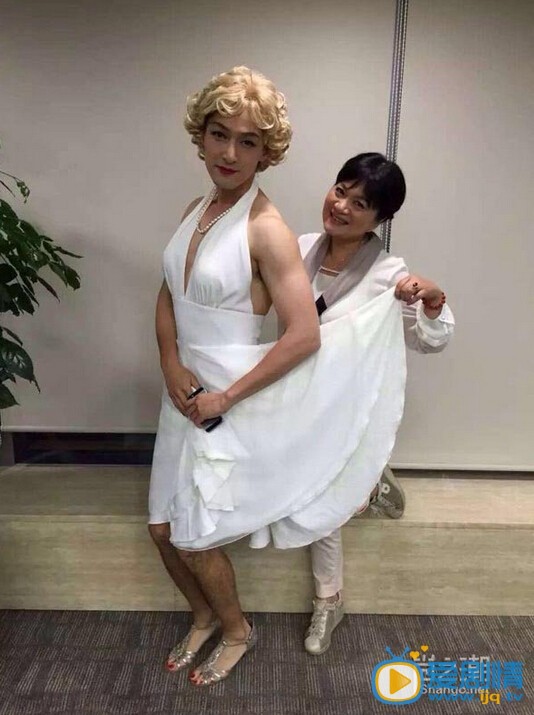 《大好時光》胡歌曝夢露反串照 網友調侃該刮腿毛了