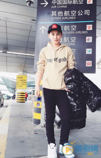 電視劇老男孩蕭晗是誰演的？蕭晗扮演者胡先煦個人資料、寫真及生活照欣賞