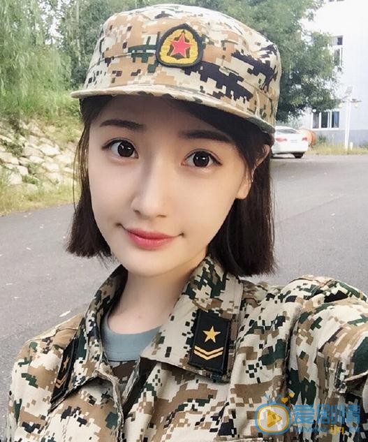 高晴個人資料簡介 高晴軍訓照