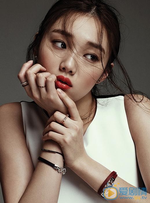 《舉重妖精金福珠》金福珠是是誰扮演的?金福珠扮演者李聖經個人資料、寫真及生活照欣賞