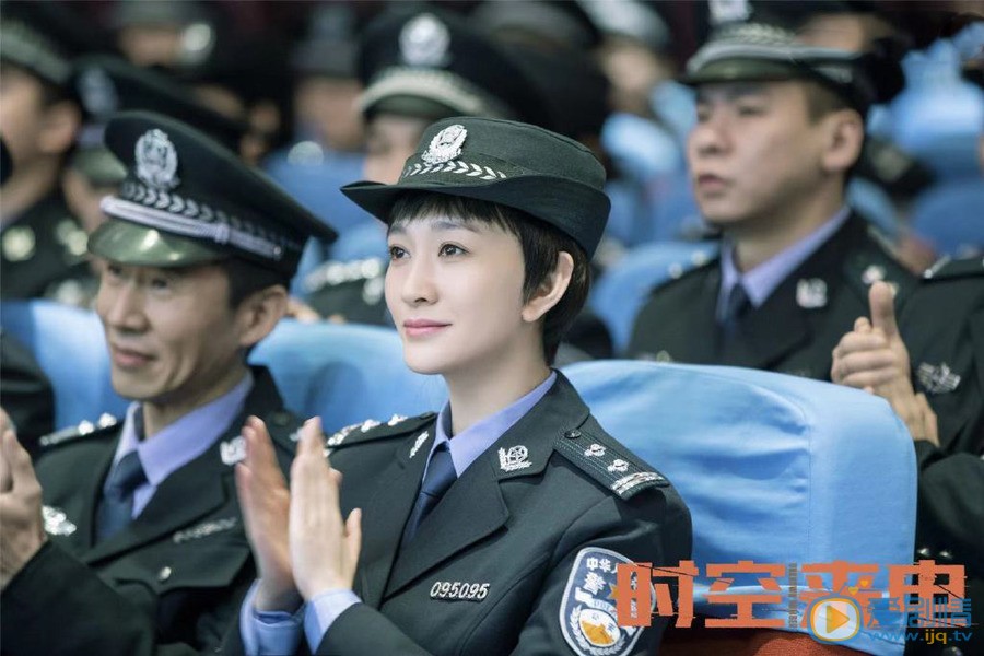 時空來電何君這個角色是由誰飾演的?她的結局怎么樣?