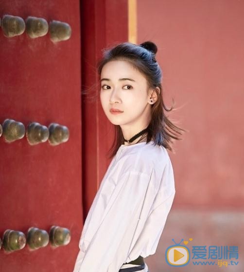 鳳囚凰馮亭是誰演的？馮亭扮演者吳謹言個人資料、寫真及生活照欣賞