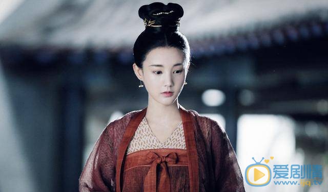 鶴唳華亭陸文昔為何要化名為顧阿寶？她這樣做的目的是什麼？