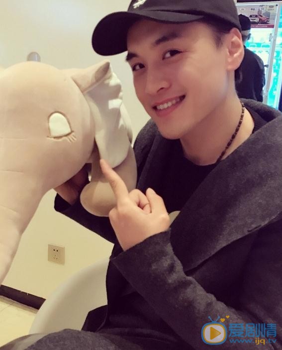 醉玲瓏張束是誰扮演的？醉玲瓏張束扮演者蘇航個人資料，寫真及生活照欣賞