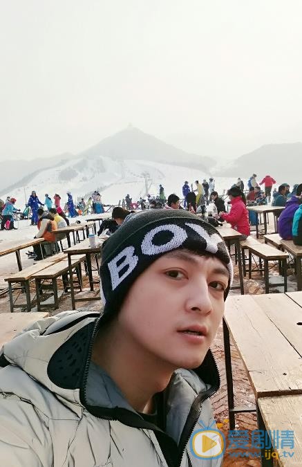 我不是精英費明扮演者張曉謙個人資料、海量生活照欣賞