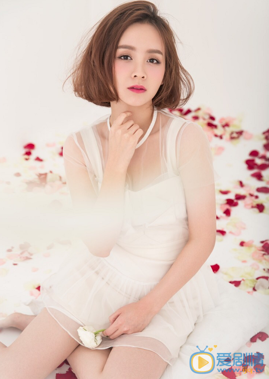 孤芳不自賞張貴妃是誰演的？張貴妃扮演者鄧莎個人資料簡介