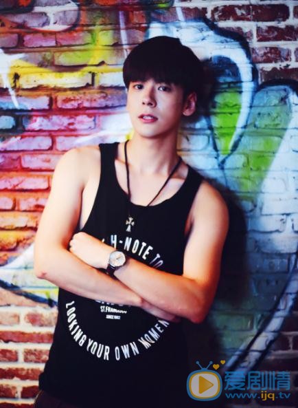 路從今夜白魏子健是誰演的？路從今夜白魏子健扮演者魏哲鳴個人資料、寫真及生活照欣賞