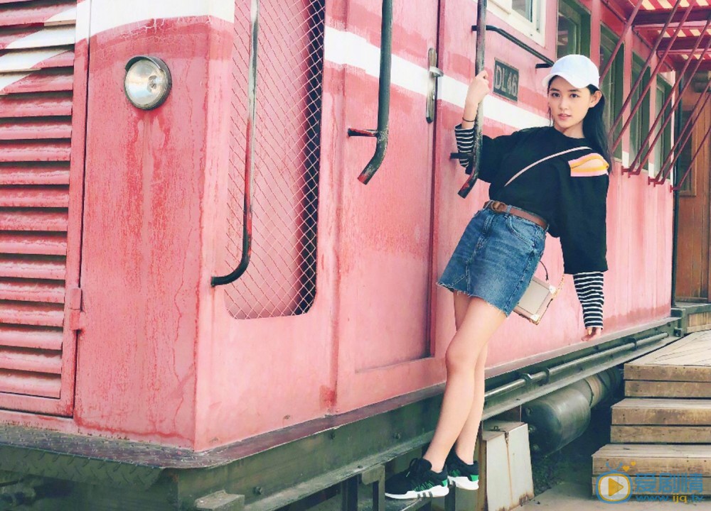 天坑鷹獵小紅果是誰演的？小紅果扮演者蔣依依個人資料、寫真及生活照欣賞