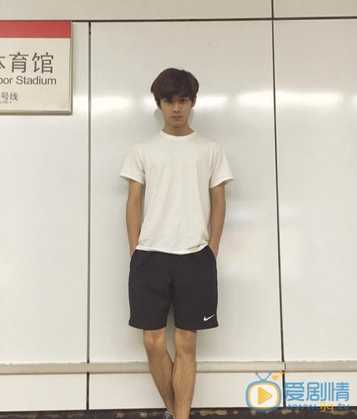 美人為餡穆方城（M）是誰扮演的？穆方城（M）扮演者趙弈欽個人資料、寫真及生活照欣賞