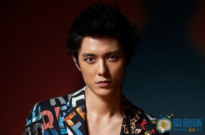 複合大師餘光扮演者張超寫真生活照