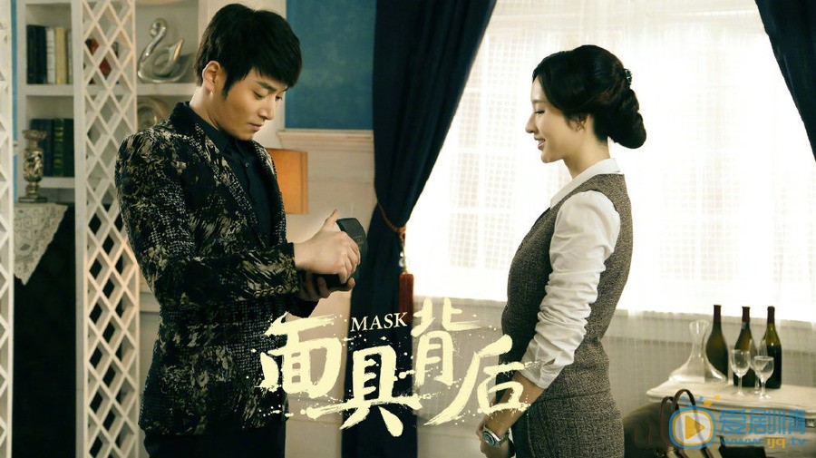 年代懸疑劇面具背後央視八套開播 李東學一飾兩角與張儷演夫妻