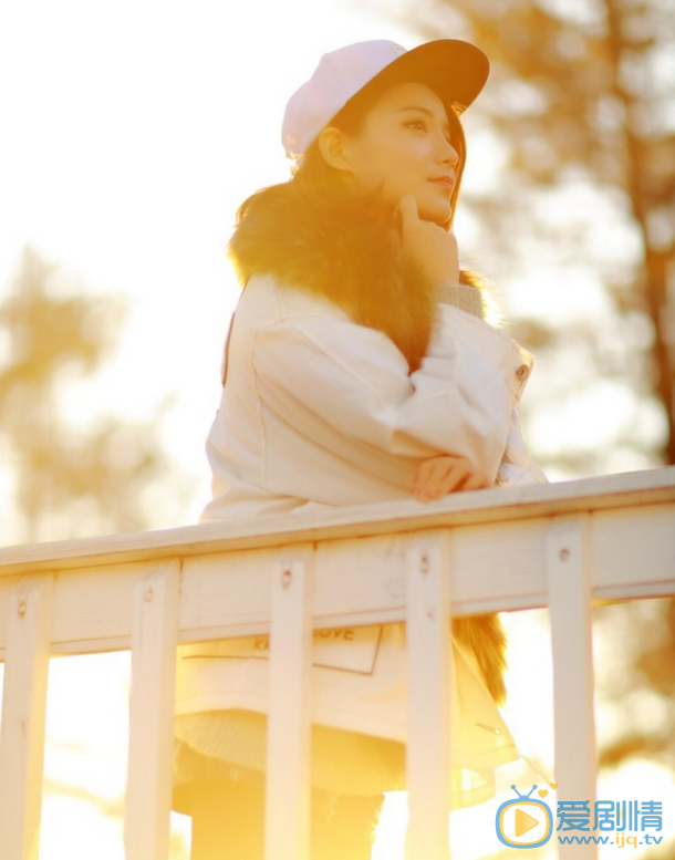  繁星四月閔四月是誰演的？閔四月扮演者左航個人資料及寫真生活照欣賞