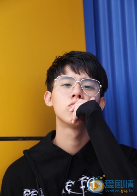 老男孩周洲是誰演的？老男孩周洲扮演者周奇個人資料、寫真及生活照欣賞