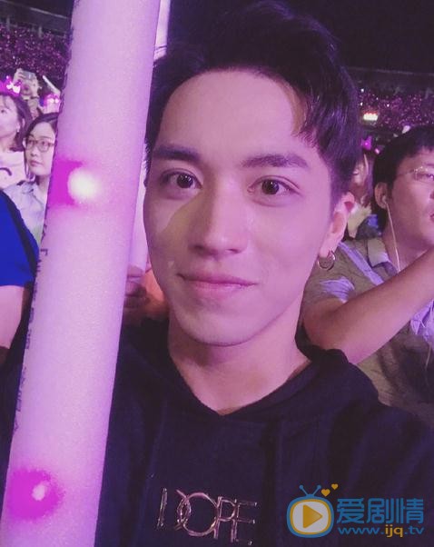 愛情進化論丁宇揚是誰演的？丁宇揚扮演者許魏洲個人資料、寫真及生活照欣賞