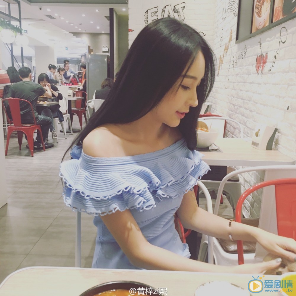 老九門莫測扮演者黃梓熙寫真及生活照欣賞