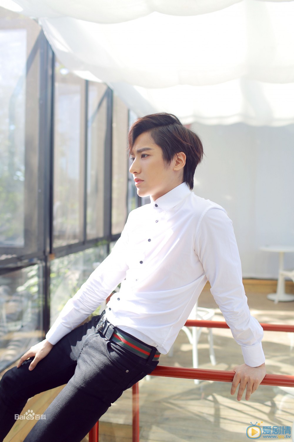 談判官謝曉天是誰扮演的？談判官謝曉天扮演者賴藝個人資料、寫真及生活照